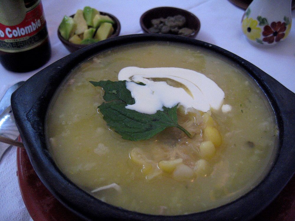 Ajiaco bogotano servido