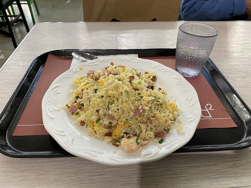 Arroz frito servido