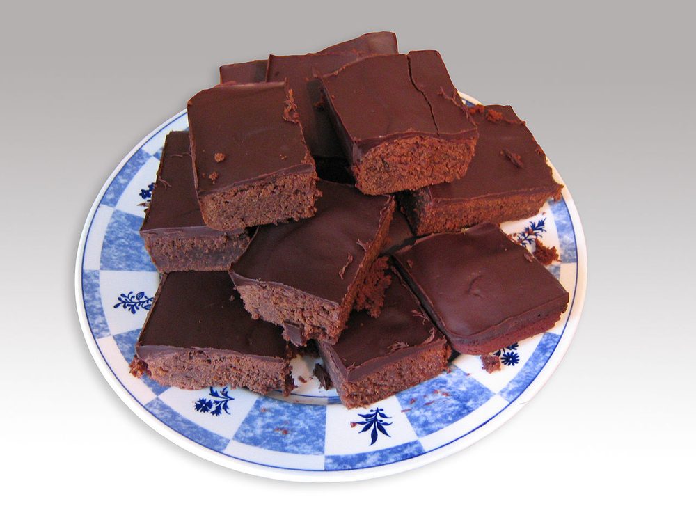 Brownies de chocolate servido