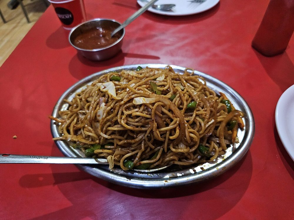 Chow mein servido