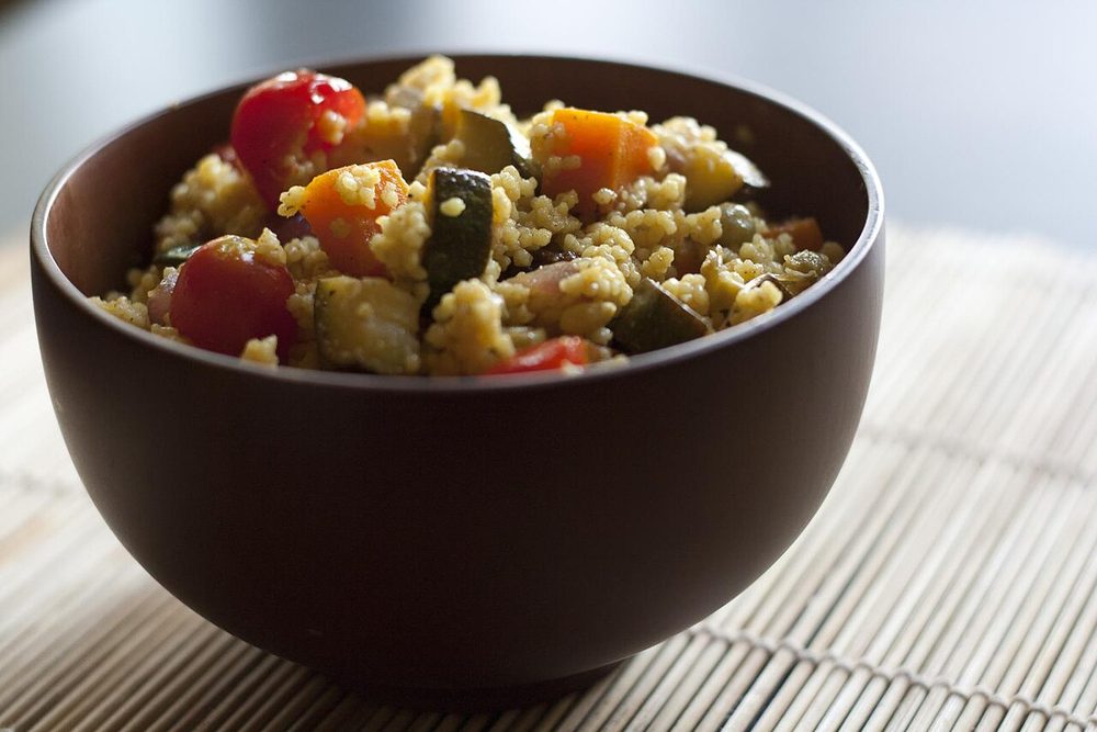 Cuscús con verduras servido
