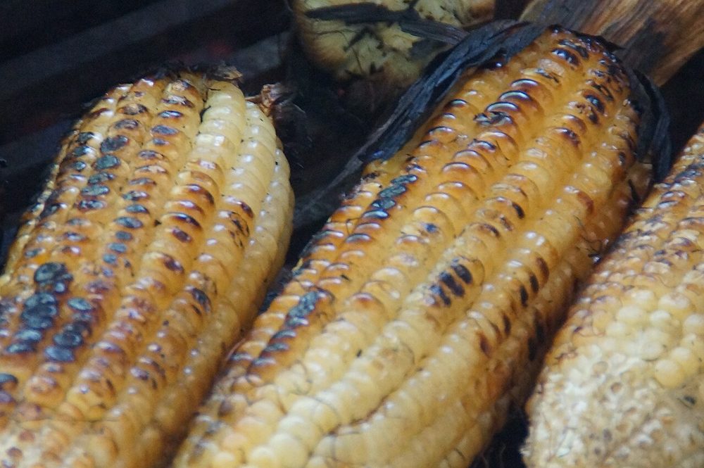 Elote callejero servido