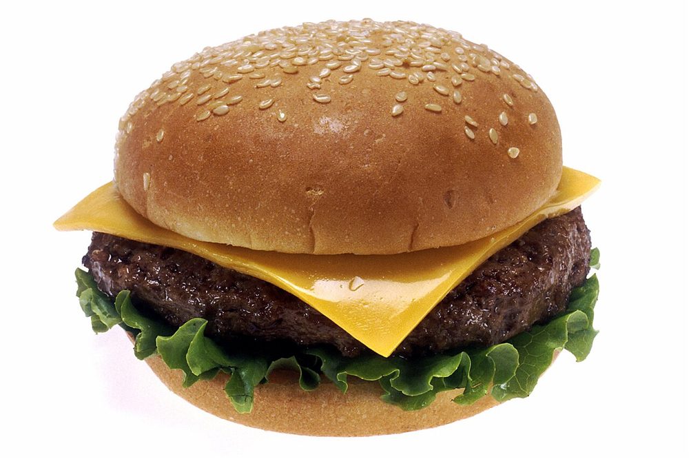 Hamburguesa clásica servido