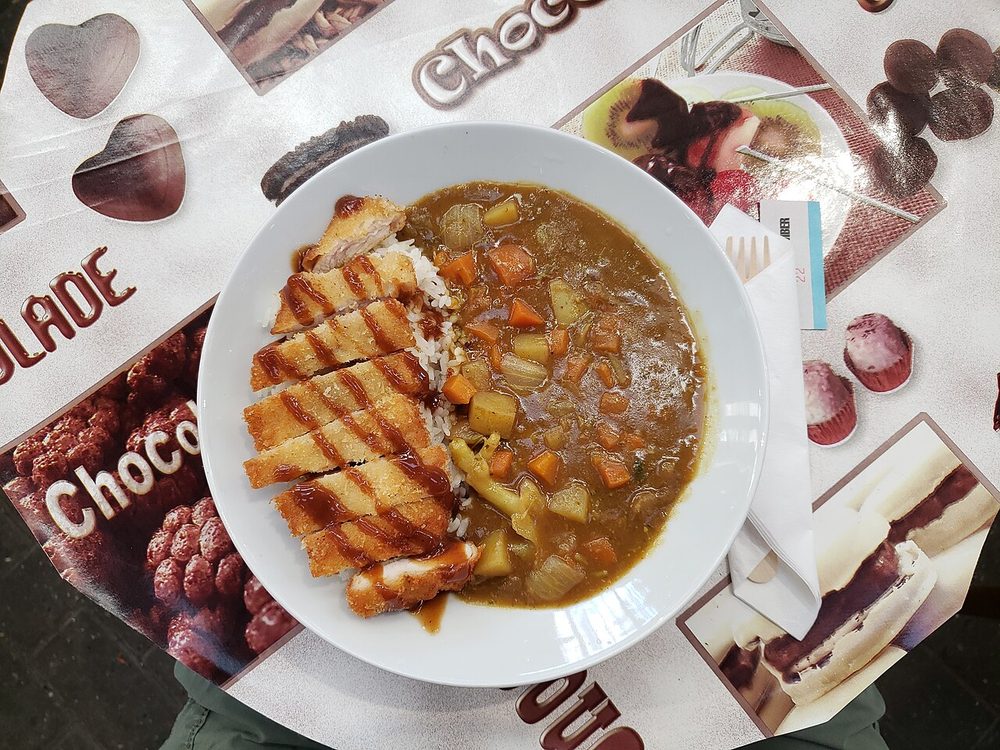 Pollo katsu servido