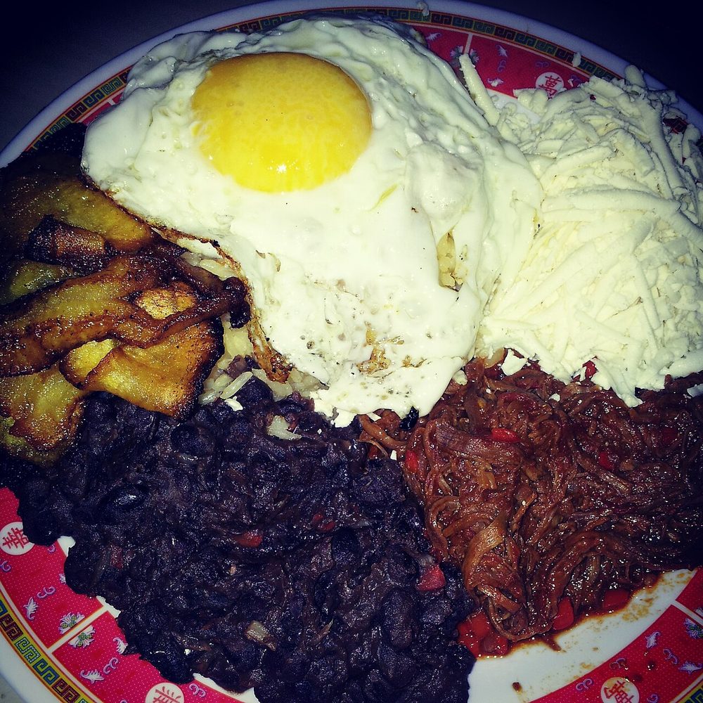 Pabellón criollo servido