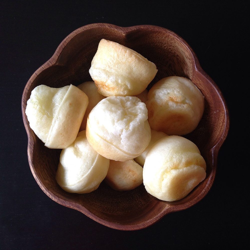 Pão de queijo servido