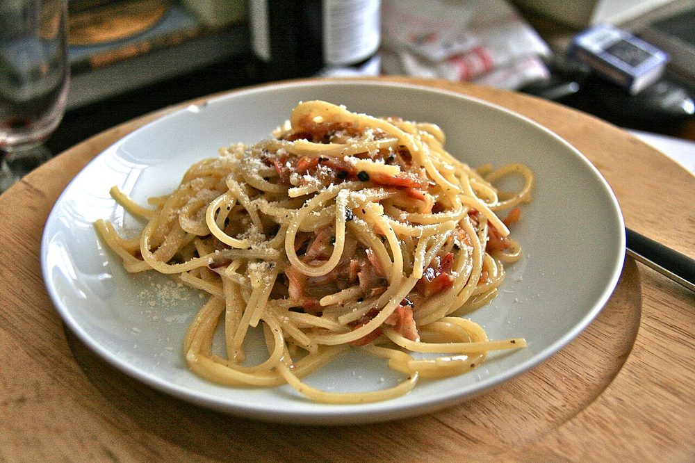 Pasta carbonara servido