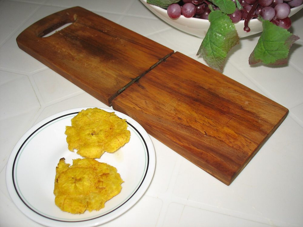 Patacones crocantes servido