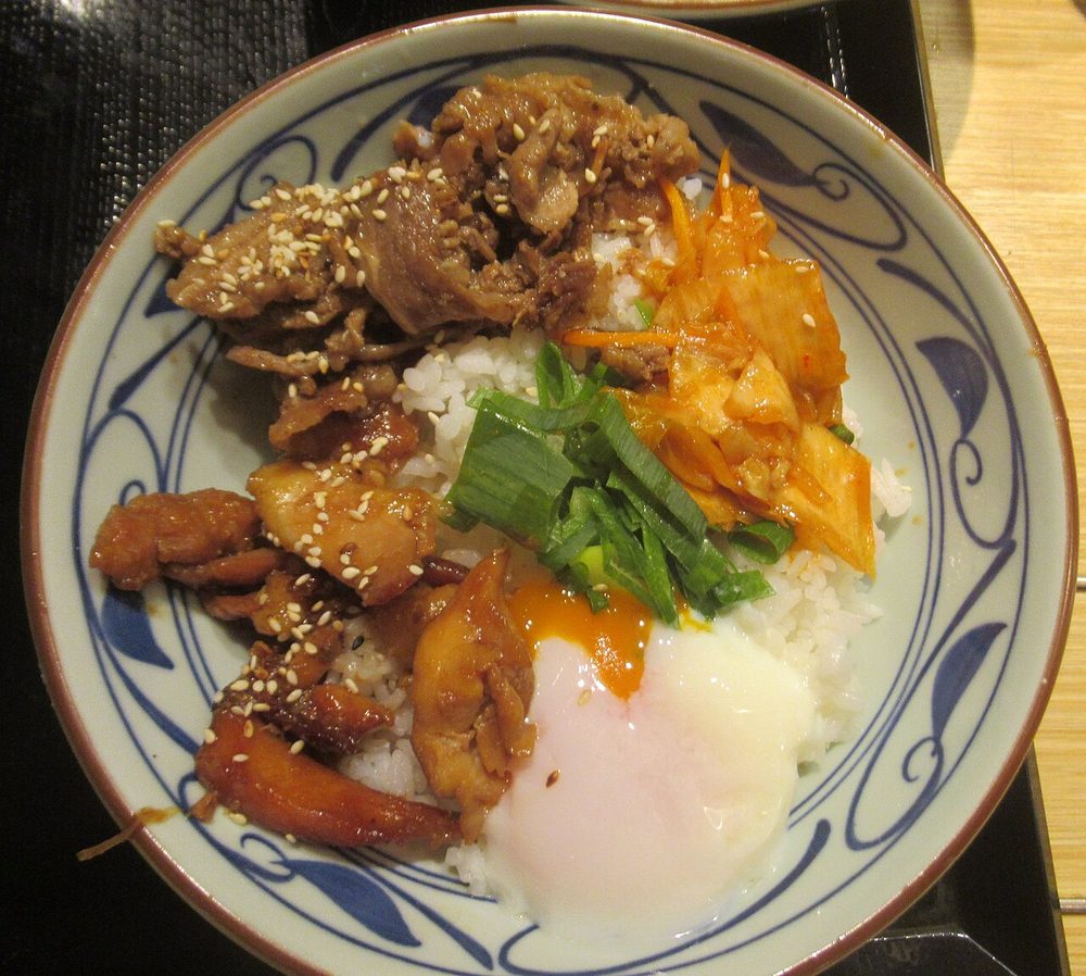 Pollo teriyaki servido