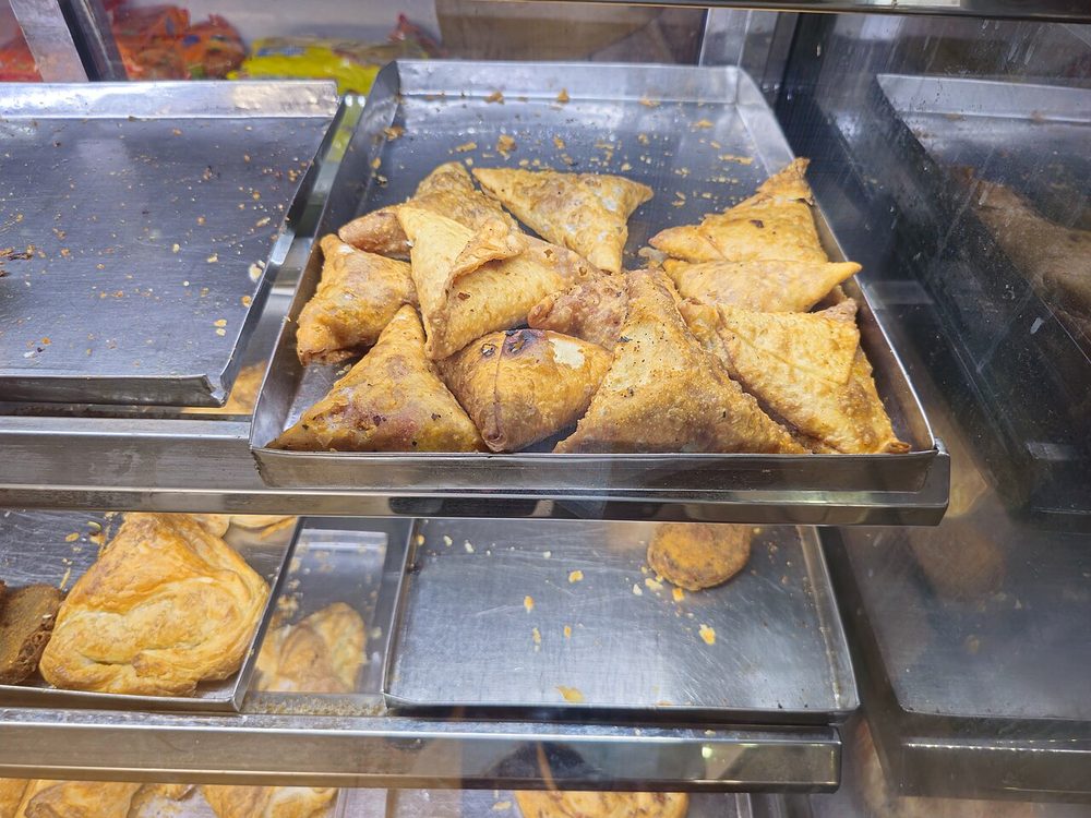 Samosas servido
