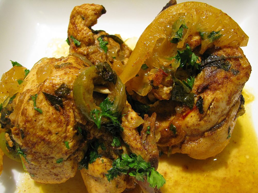 Tagine de pollo servido